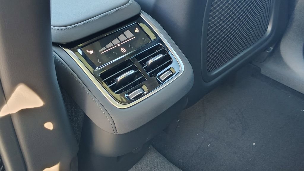 New 2026 Volvo XC90 B6 Plus w/ Protection Package Premier image 30