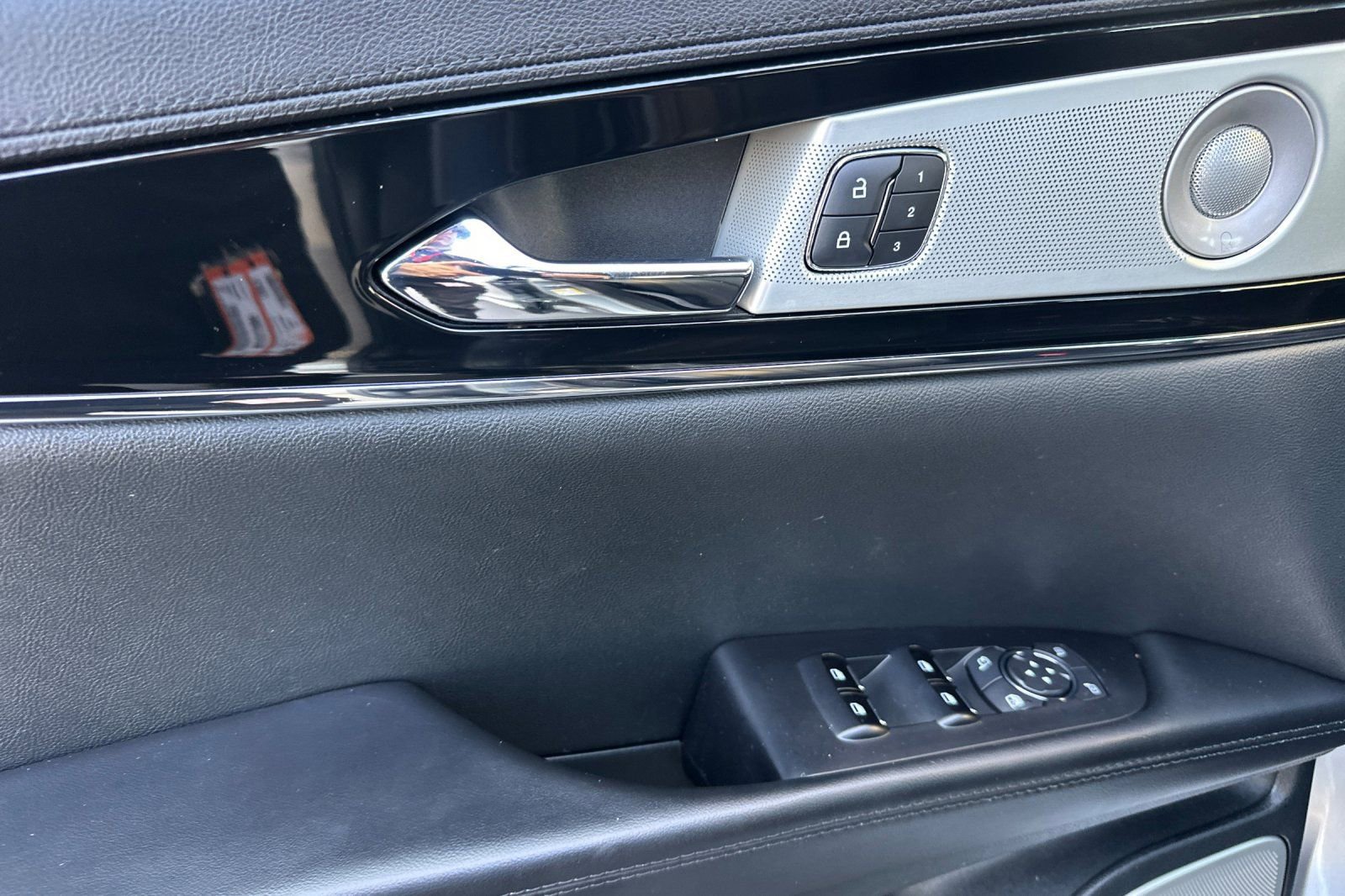 Used 2022 Lincoln Nautilus Reserve w/ Equipment Group 202A image 10