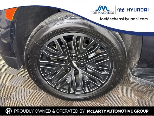 Used 2023 Chevrolet Suburban LT w/ LT Signature Plus Package image 34