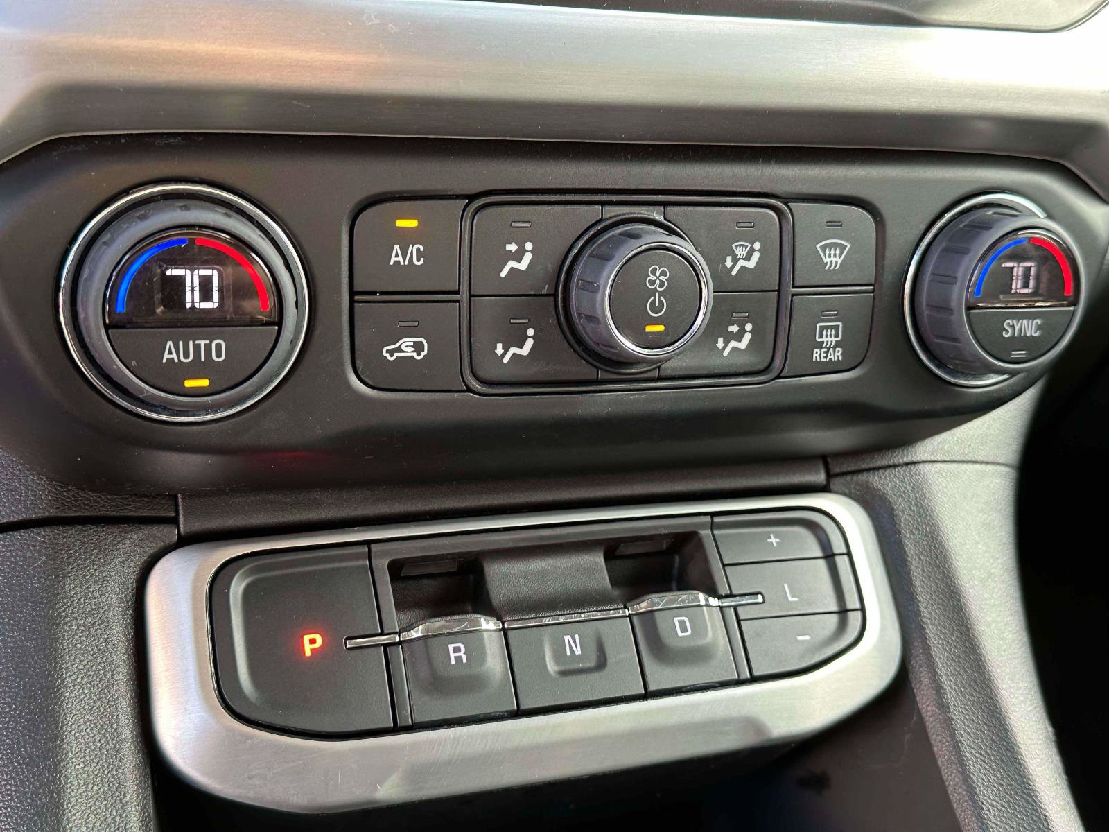 Used 2023 GMC Acadia SLT w/ Elevation Edition image 25