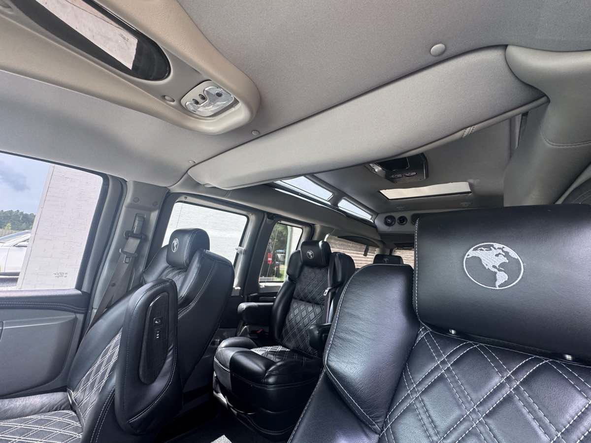 Used 2021 Chevrolet Express 2500 w/ Enhanced Convenience Package RWD image 18