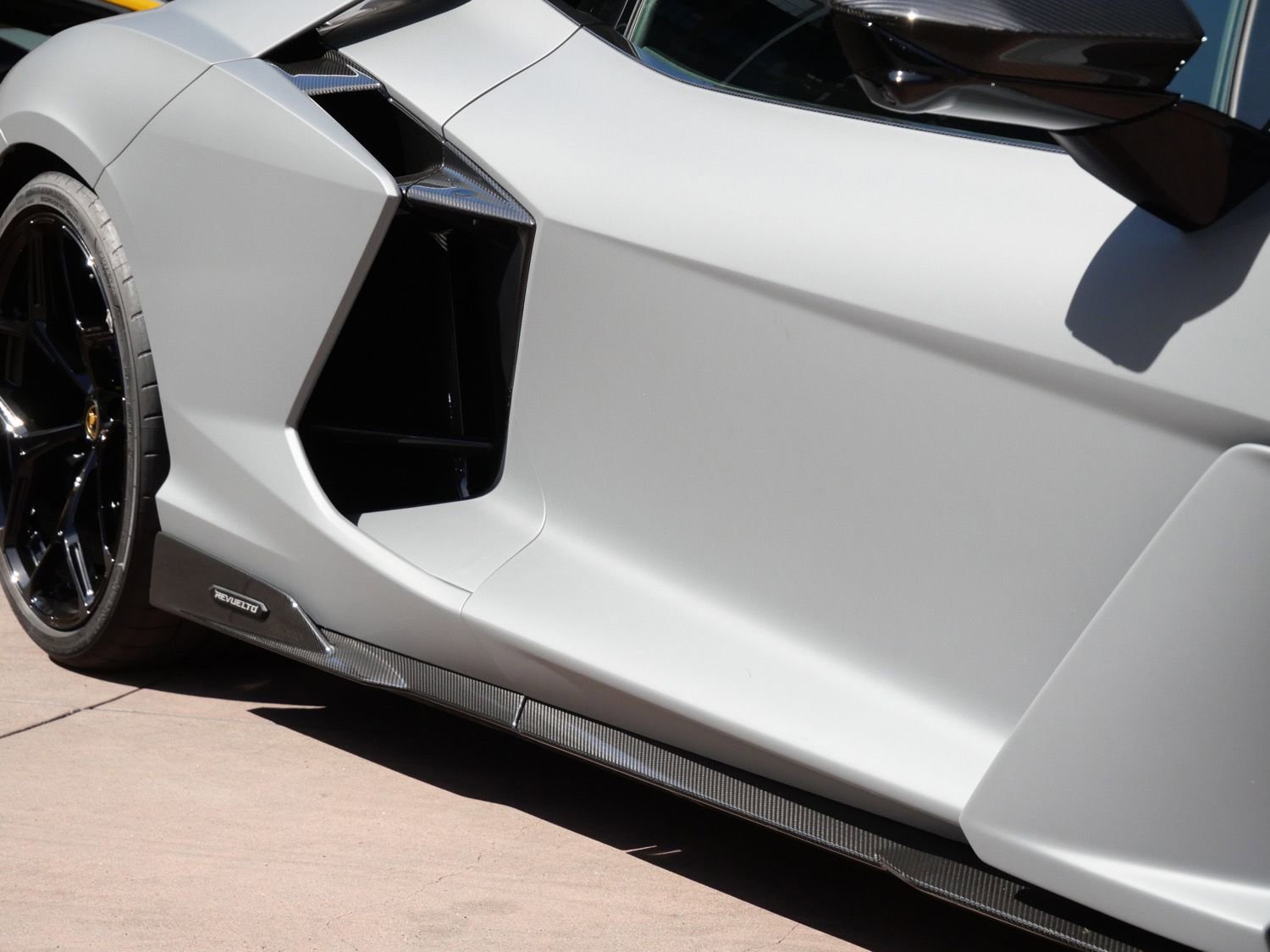 Used 2025 Lamborghini Revuelto AWD/4WD image 11