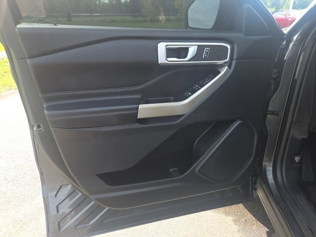 Used 2020 Ford Explorer XLT w/ Equipment Group 202A AWD/4WD image 26
