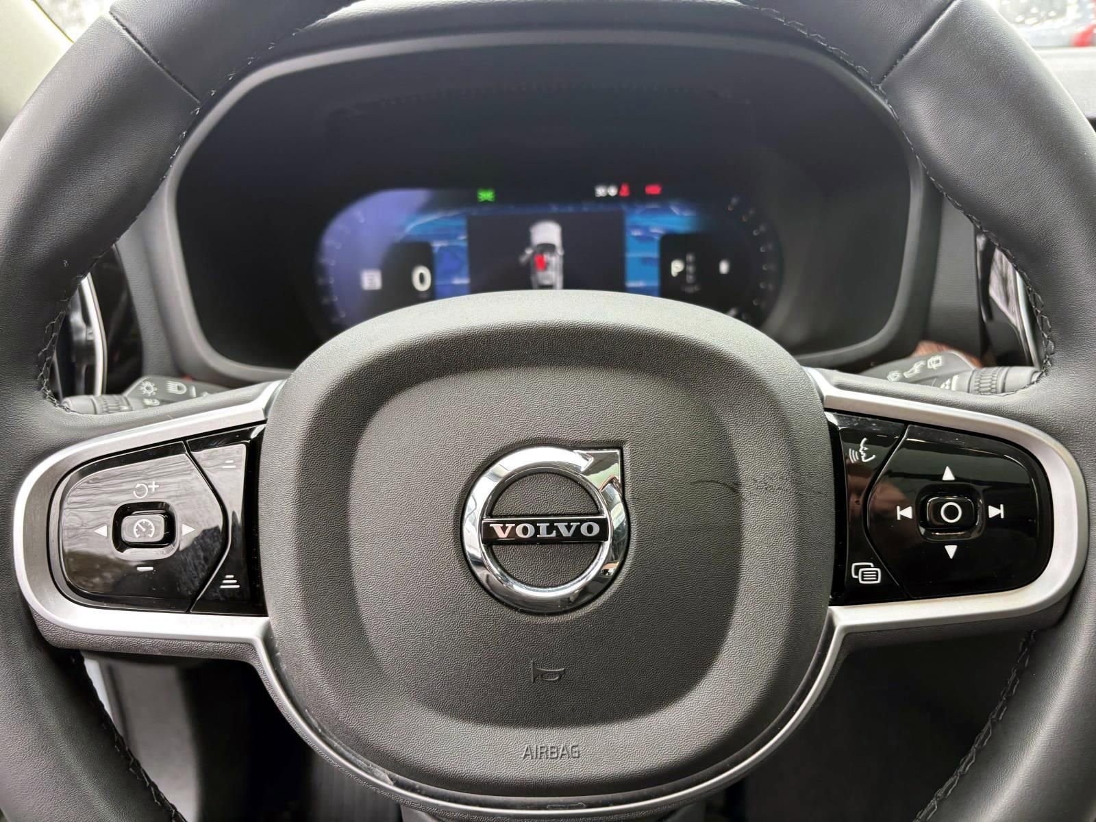 Used 2025 Volvo V60 B5 Cross Country Plus image 14