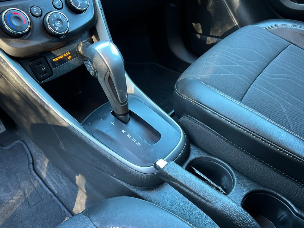 Used 2022 Chevrolet Trax LT w/ LT Convenience Package image 19