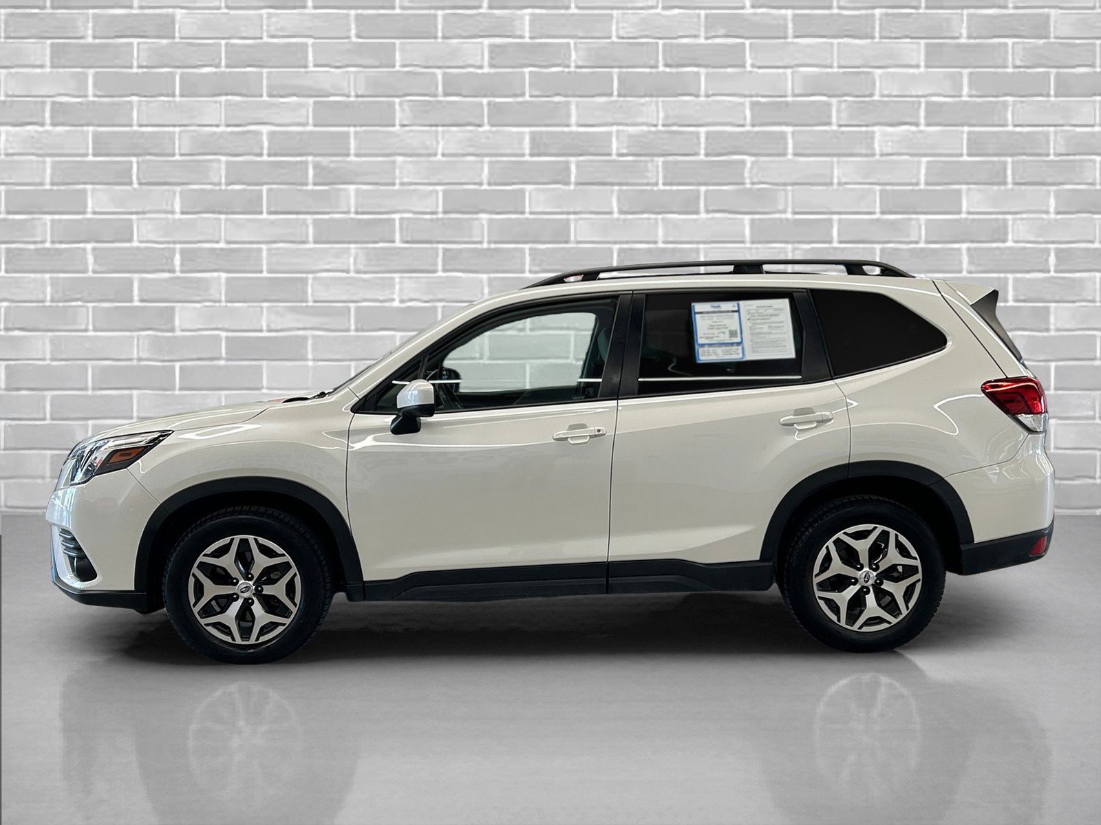 Used 2022 Subaru Forester Premium image 2