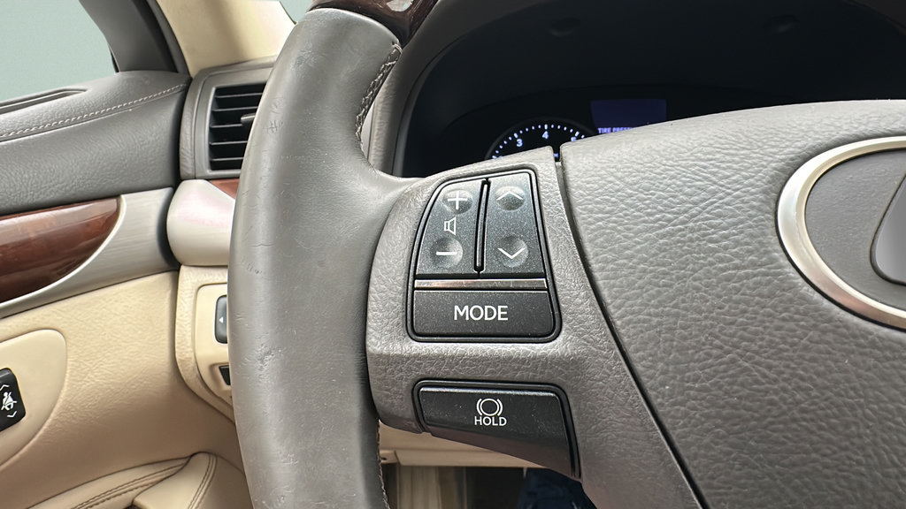 Used 2014 Lexus LS 460 AWD w/ Comfort Package image 13