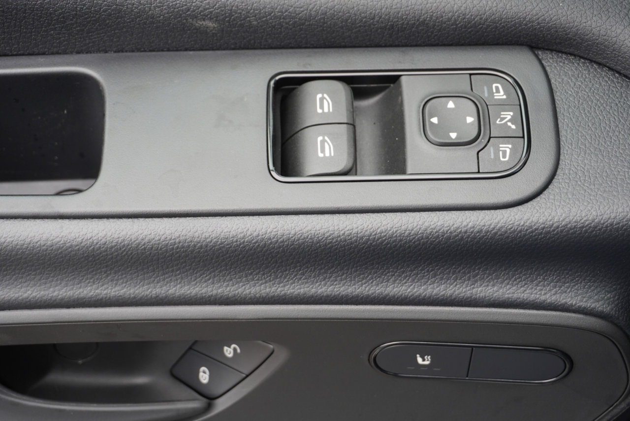 Used 2025 Mercedes-Benz Sprinter 2500 image 9