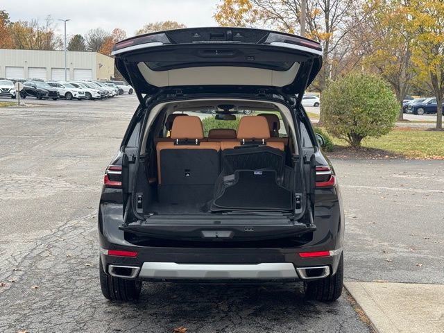 Certified 2024 BMW X7 xDrive40i w/ Premium Package image 32