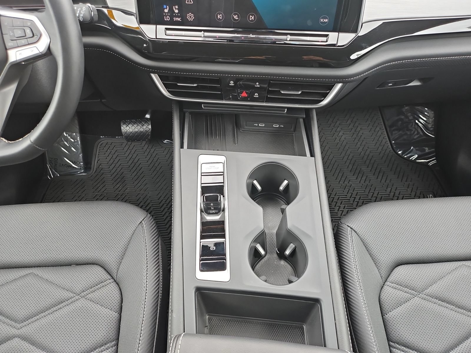 Used 2025 Volkswagen Atlas Cross Sport SE FWD image 29