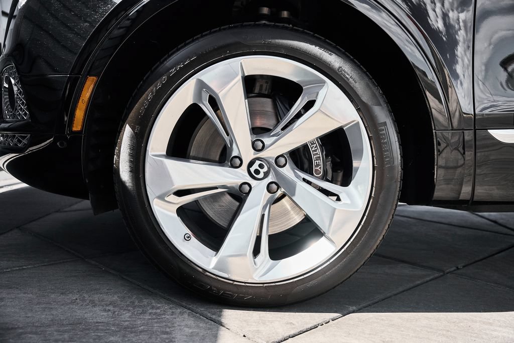 Used 2017 Bentley Bentayga AWD/4WD image 3