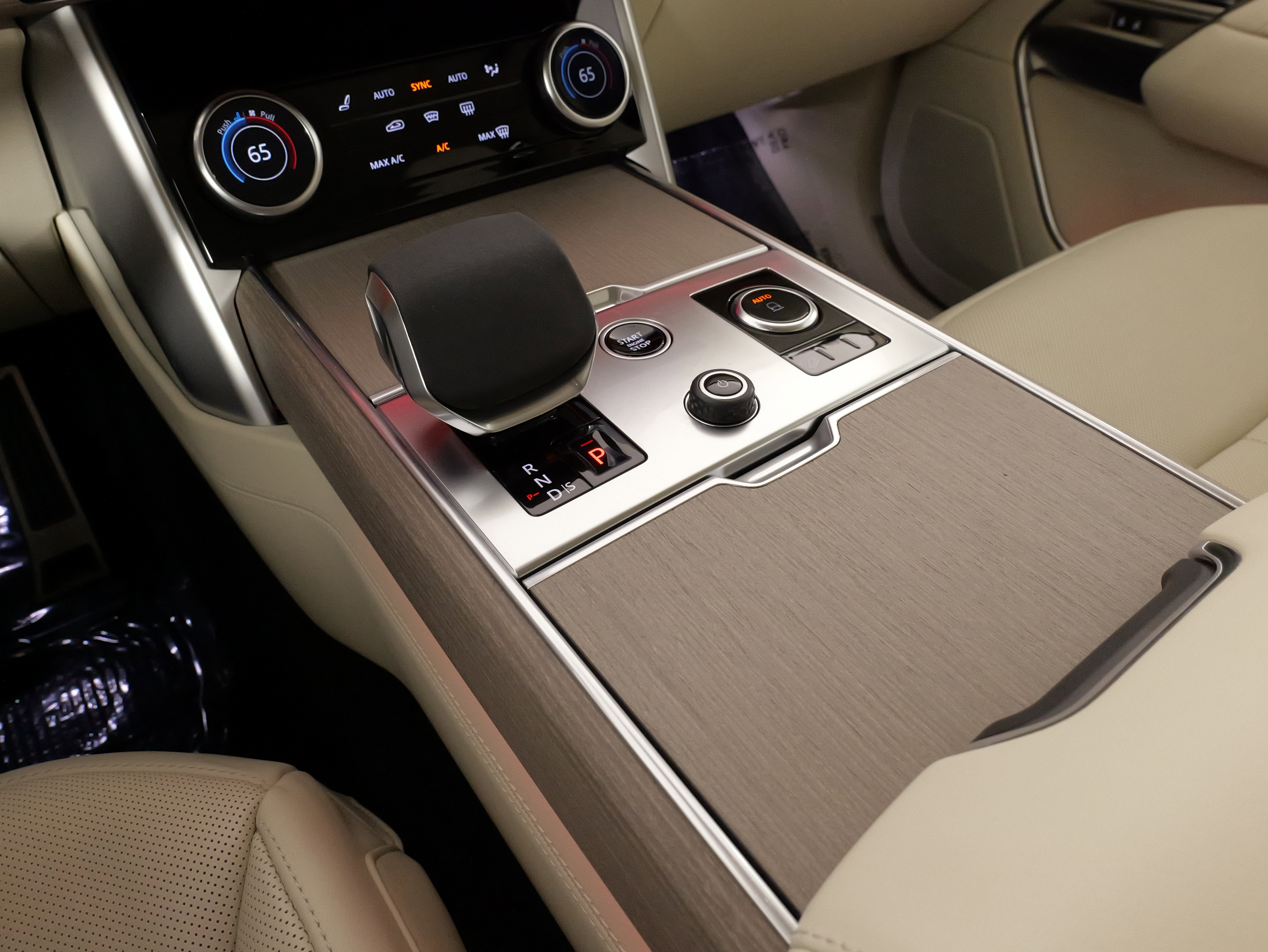 Used 2023 Land Rover Range Rover SE image 65