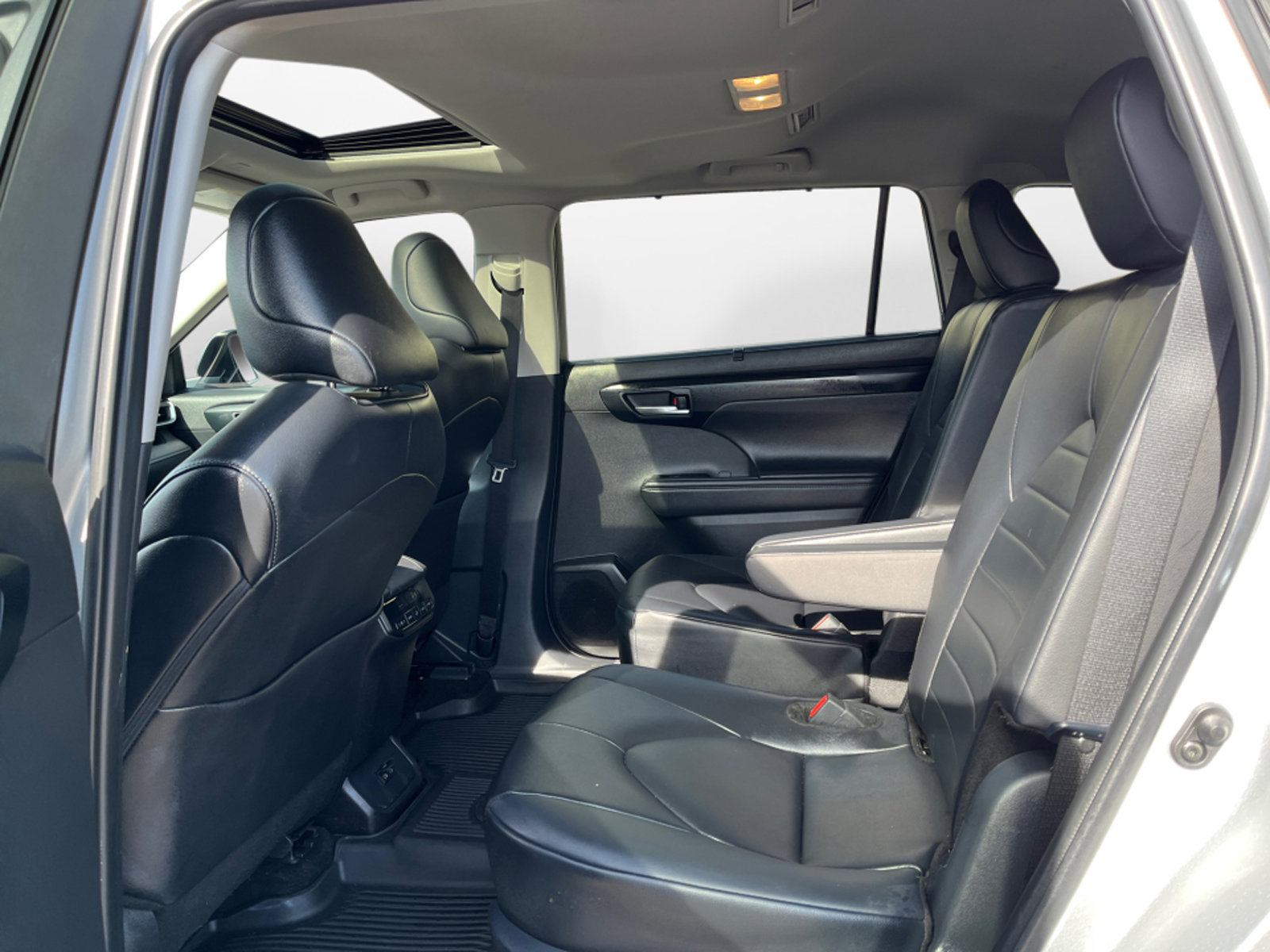 Certified 2025 Toyota Highlander XLE image 16