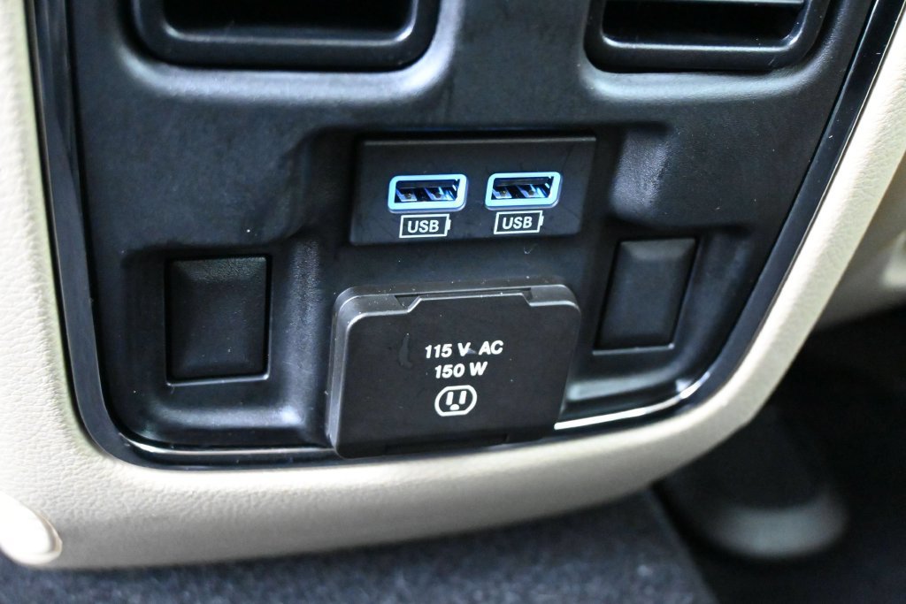 Used 2019 Jeep Grand Cherokee Limited AWD/4WD image 18