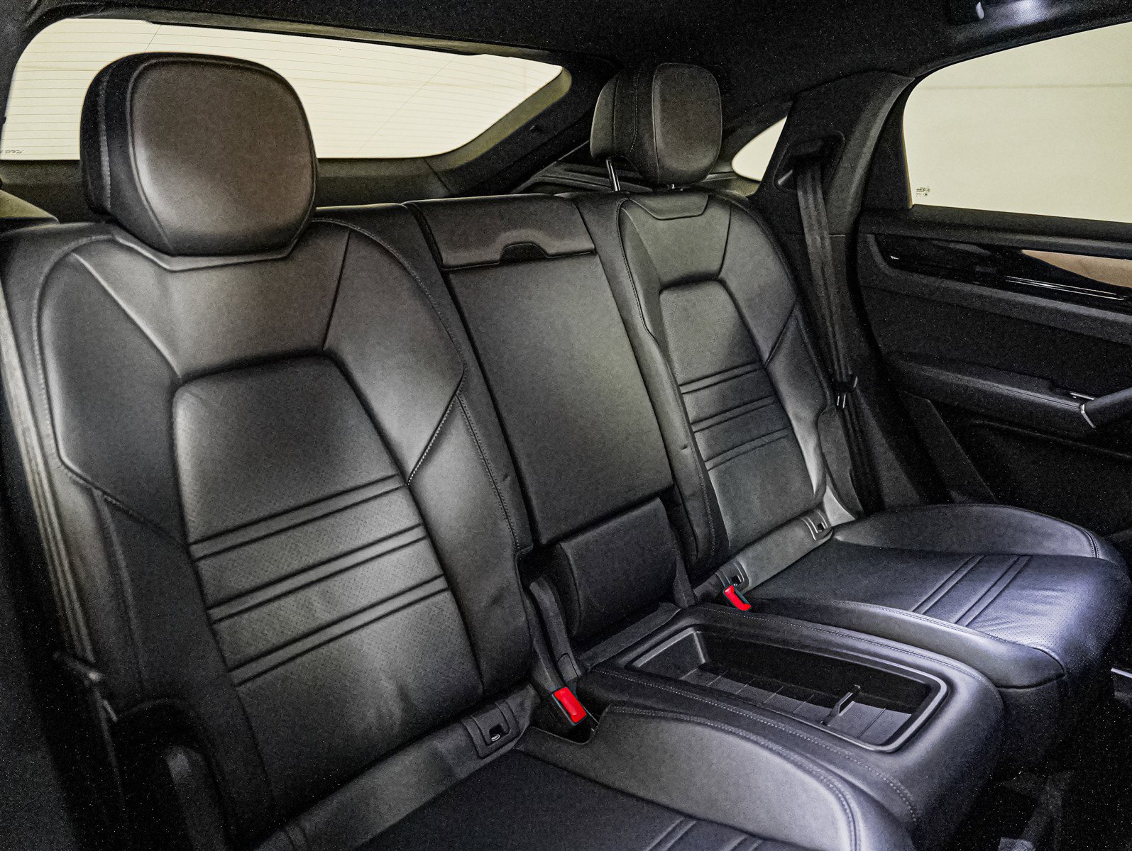 Certified 2022 Porsche Cayenne Coupe image 6