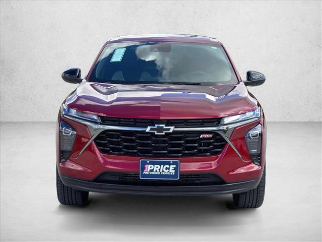 Used 2025 Chevrolet Trax RS w/ Sunroof Package FWD image 2