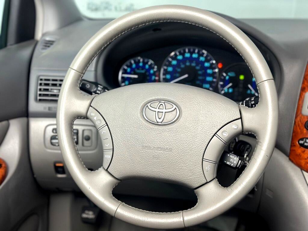 Used 2010 Toyota Sienna XLE image 19