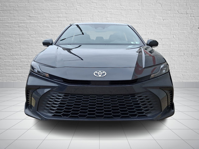 Used 2025 Toyota Camry SE FWD image 2