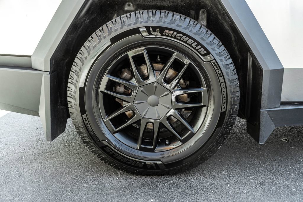 Used 2025 Tesla Cybertruck AWD Crew Cab image 30