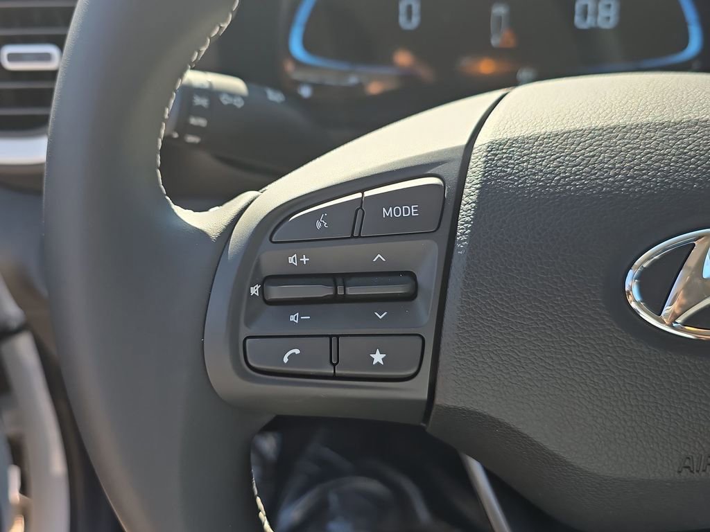 New 2025 Hyundai Venue Limited image 24