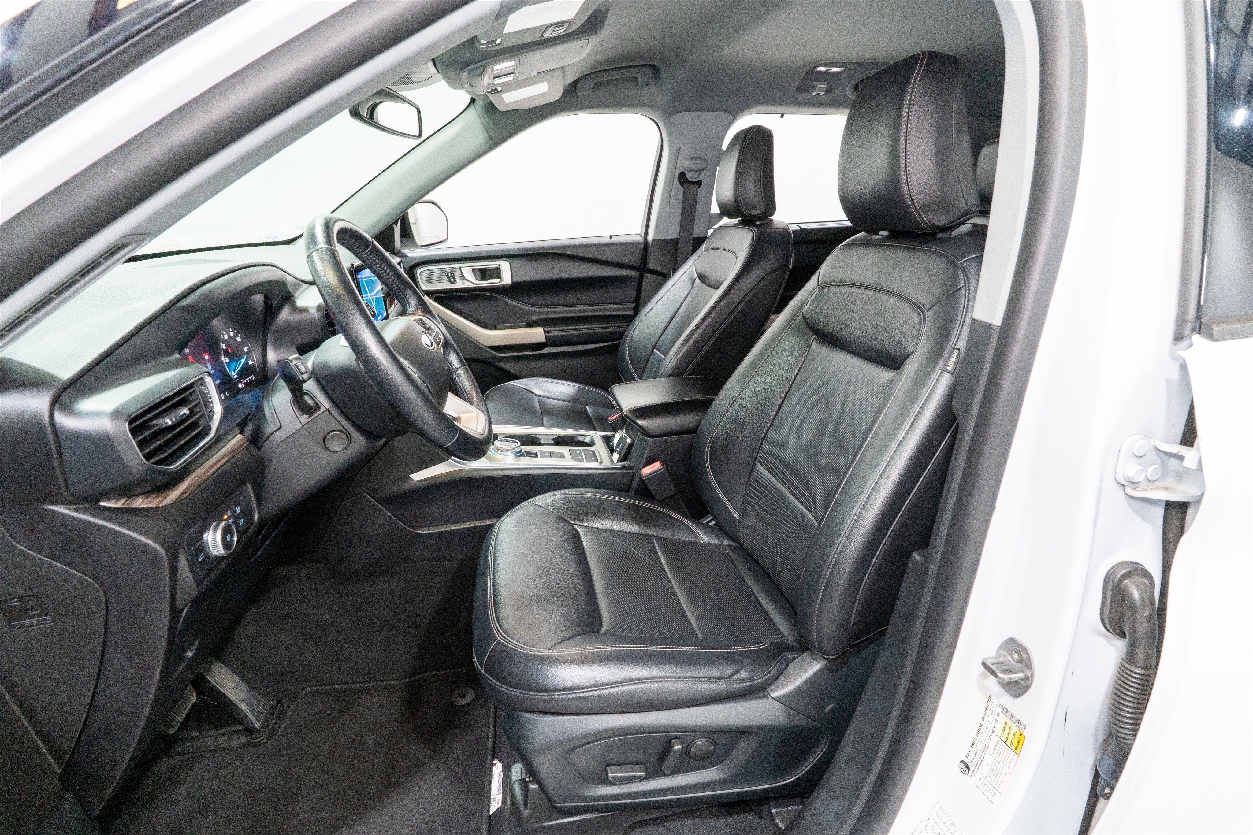 Used 2021 Ford Explorer Limited w/ Equipment Group 301A RWD image 16