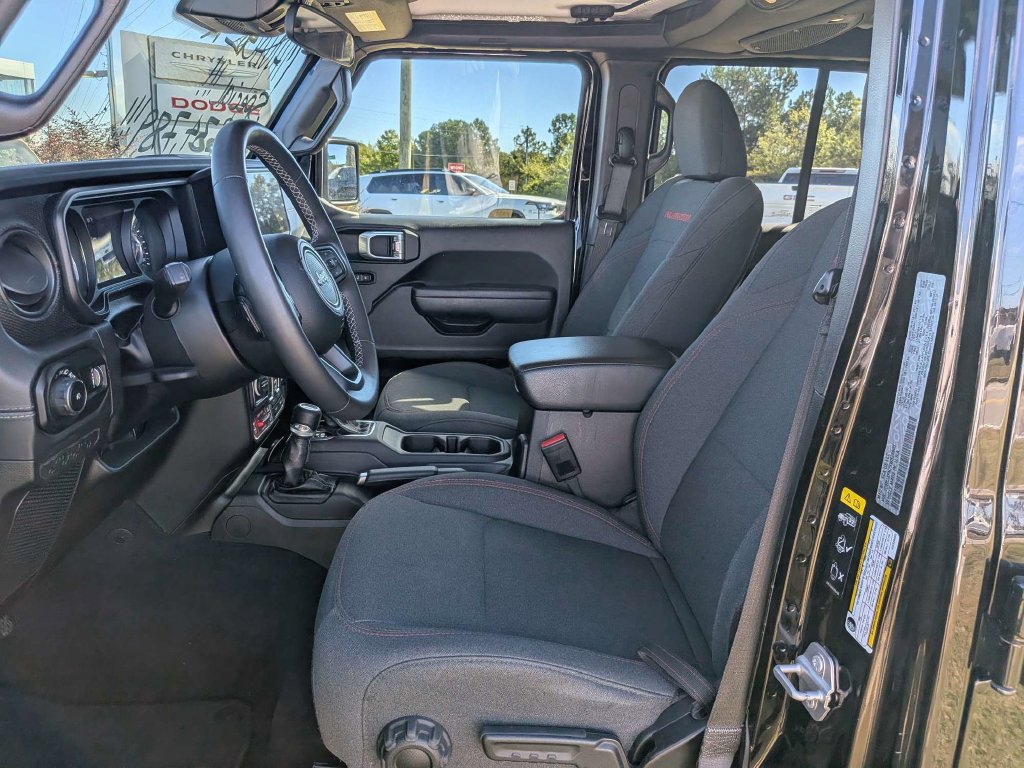 Used 2025 Jeep Wrangler Unlimited Rubicon AWD/4WD image 19