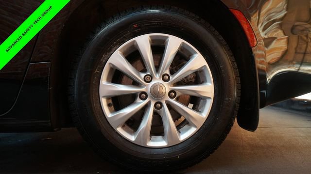 Used 2019 Chrysler Pacifica Touring-L w/ Advanced Safetytec Group image 79