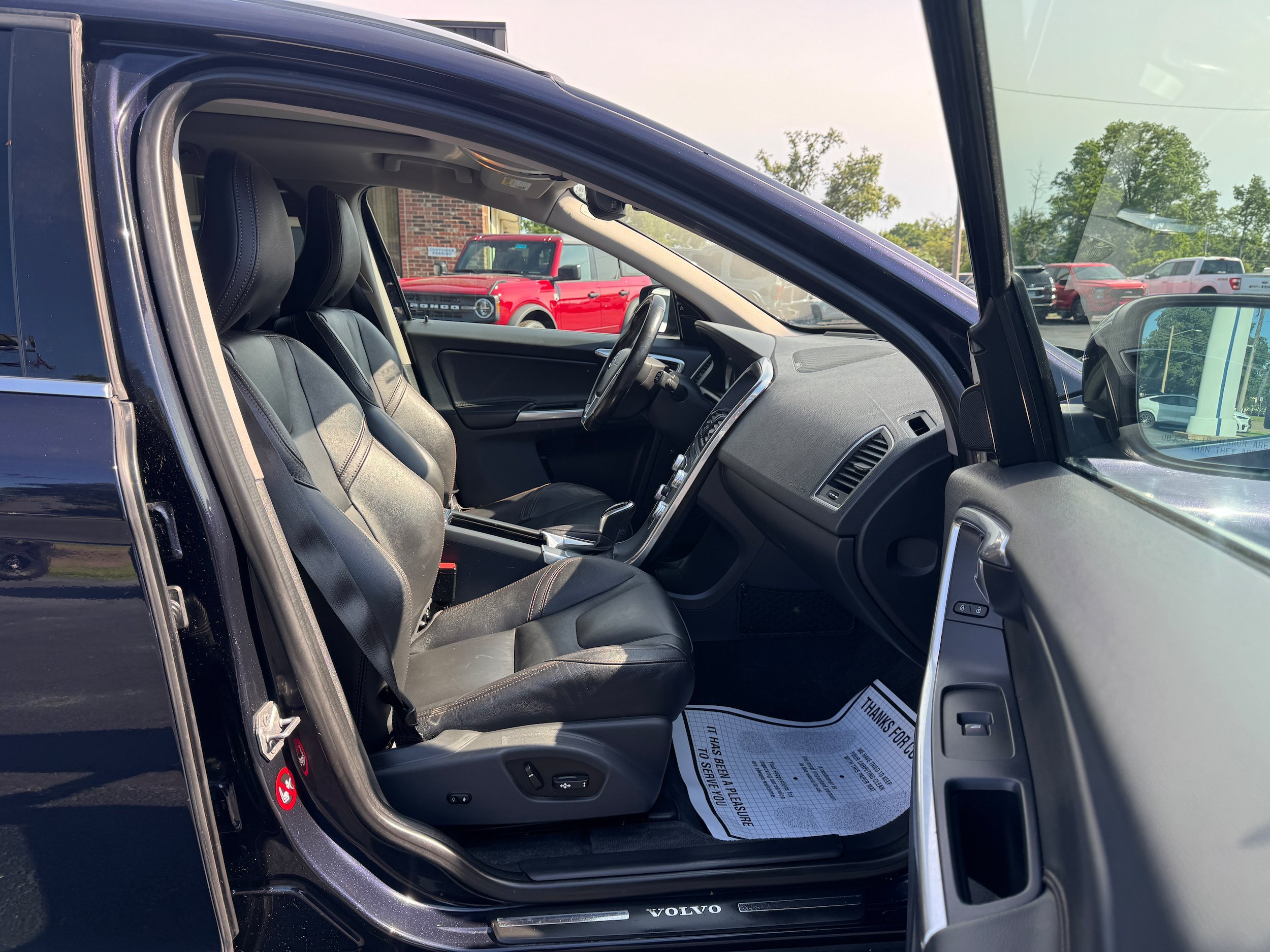 Used 2017 Volvo XC60 T6 Dynamic w/ Advanced Package AWD/4WD image 17