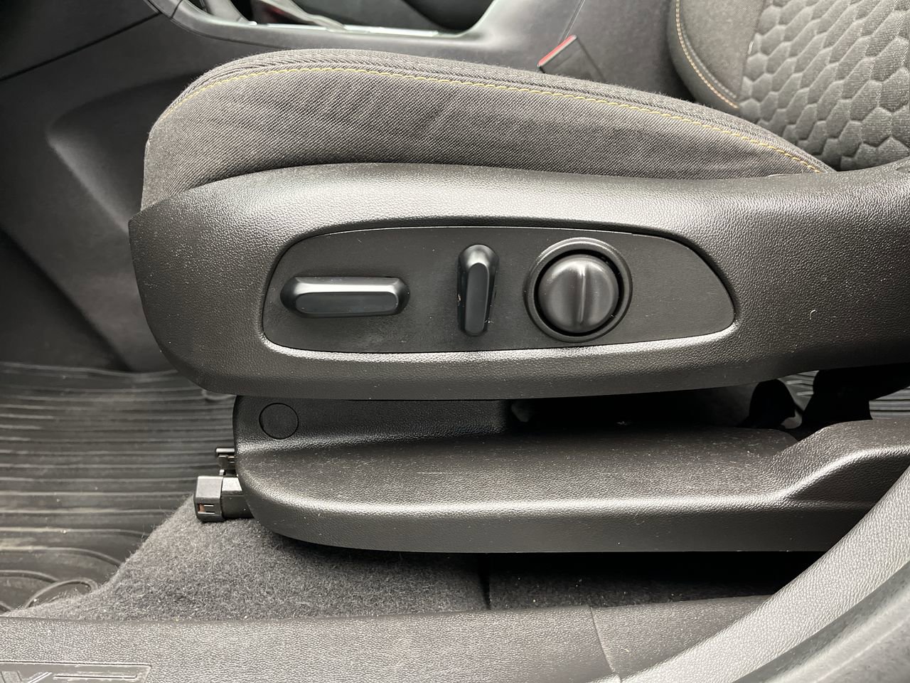Used 2019 Chevrolet Equinox LT FWD image 11