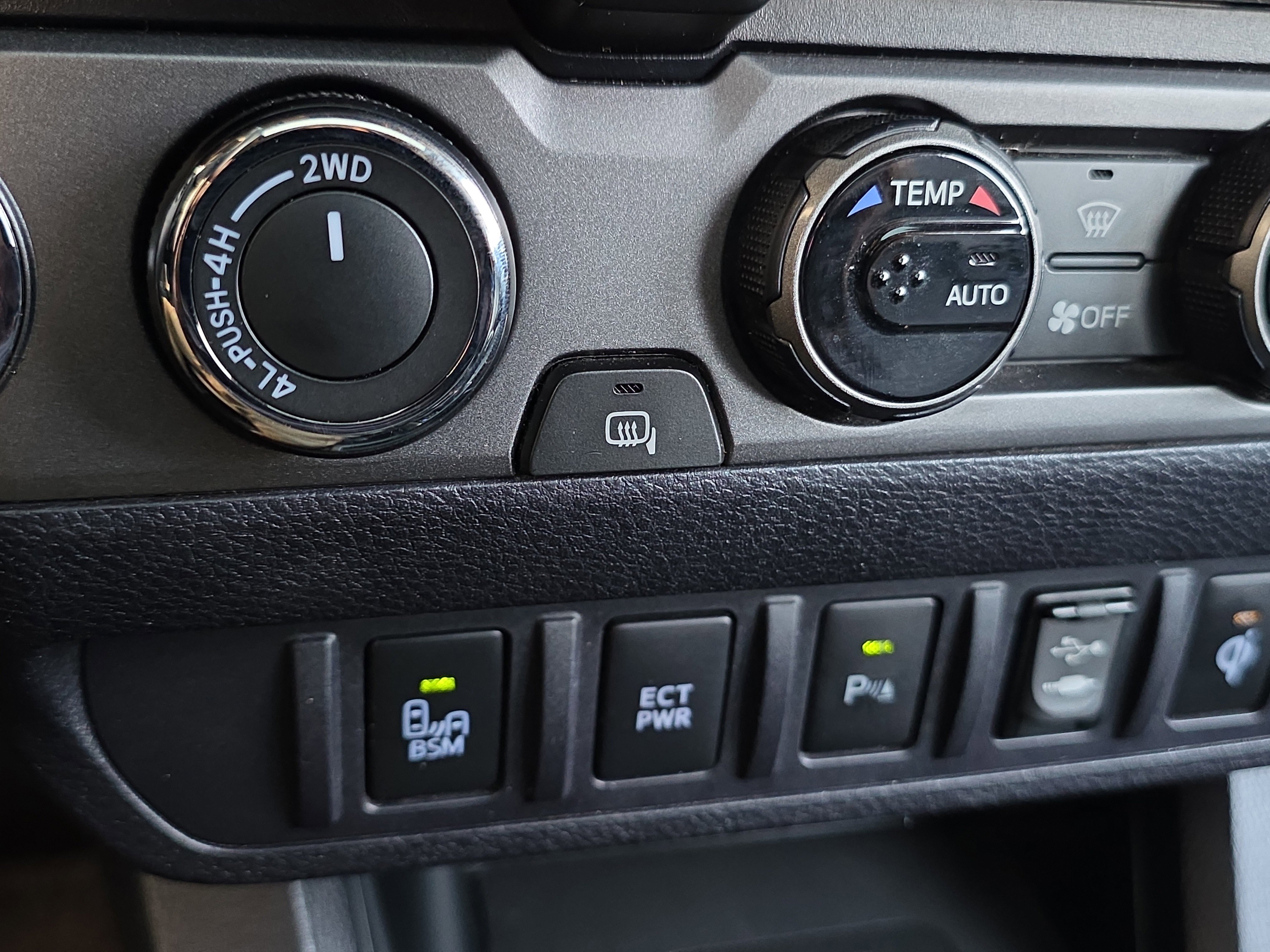 Used 2017 Toyota Tacoma TRD Sport w/ Premium & Technology Package AWD/4WD image 26