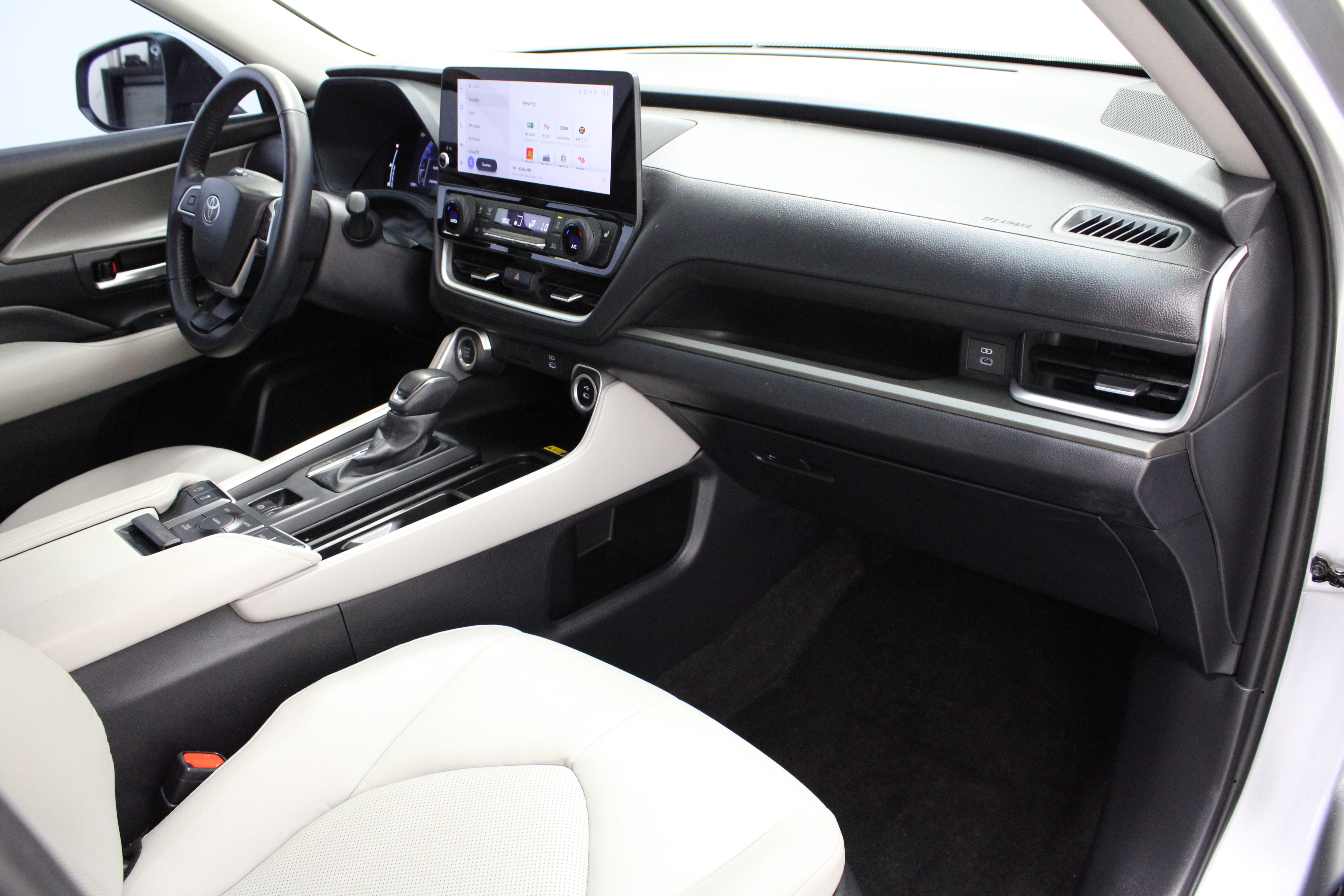 Used 2026 Toyota Grand Highlander AWD image 39