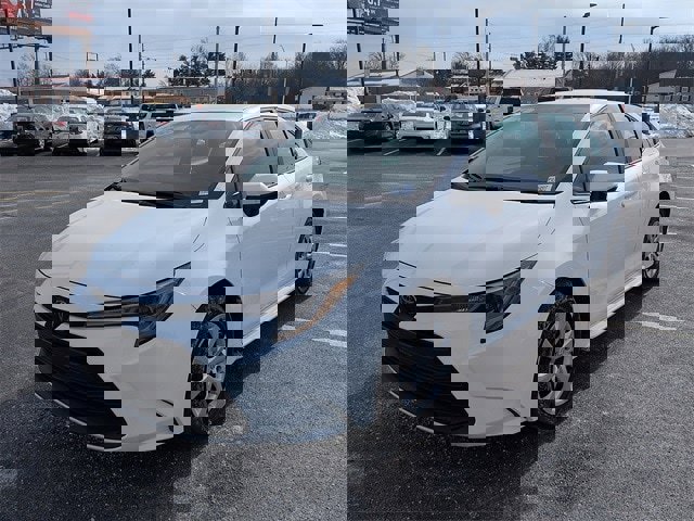 Certified 2025 Toyota Corolla LE image 3