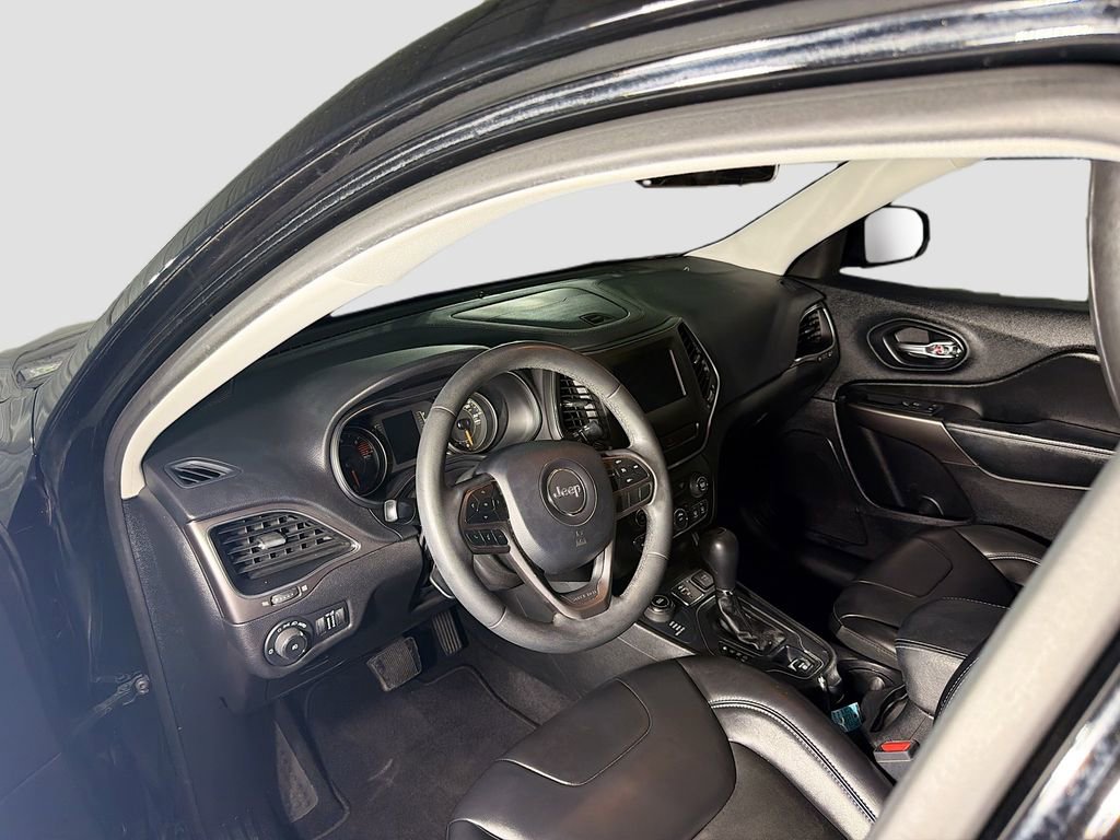 Used 2020 Jeep Cherokee Latitude Plus AWD/4WD image 9