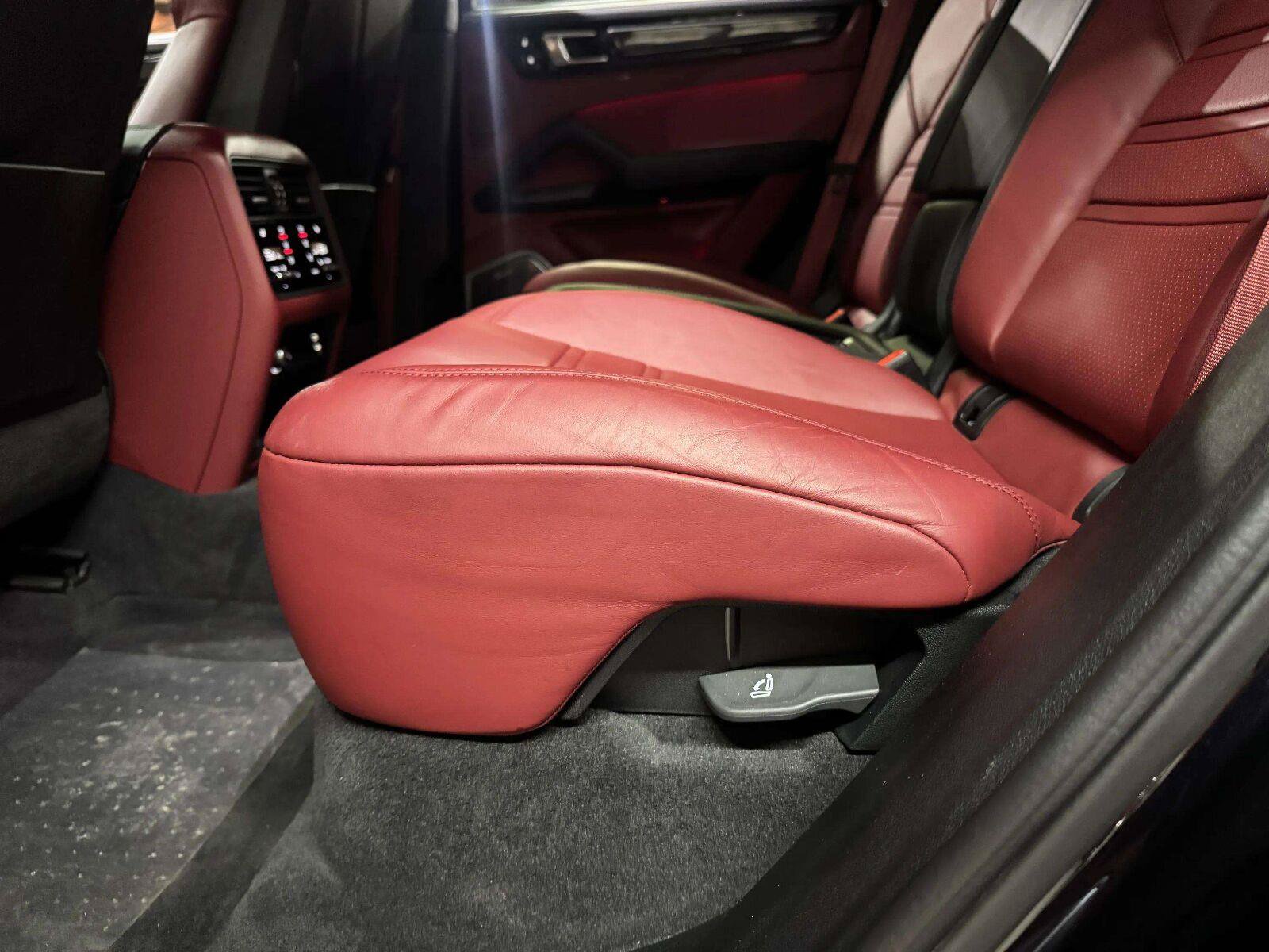 Used 2022 Porsche Cayenne Turbo GT AWD/4WD image 32