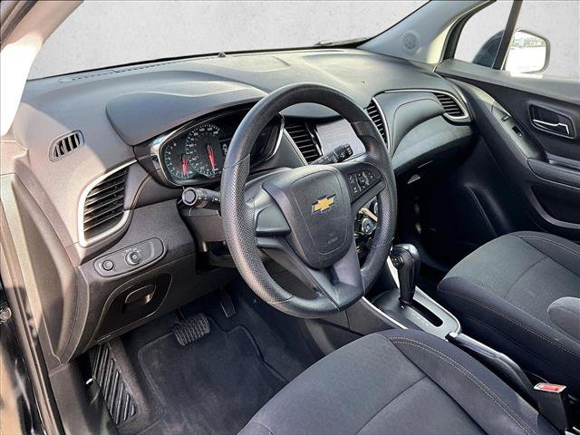Used 2020 Chevrolet Trax LS FWD image 14