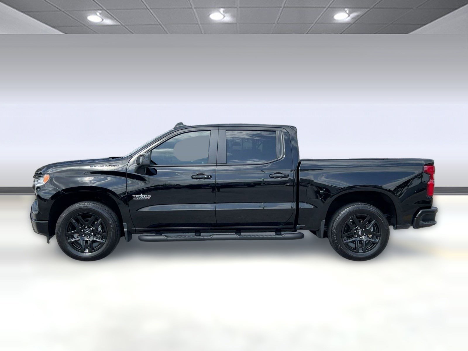 Used 2024 Chevrolet Silverado 1500 RST image 2