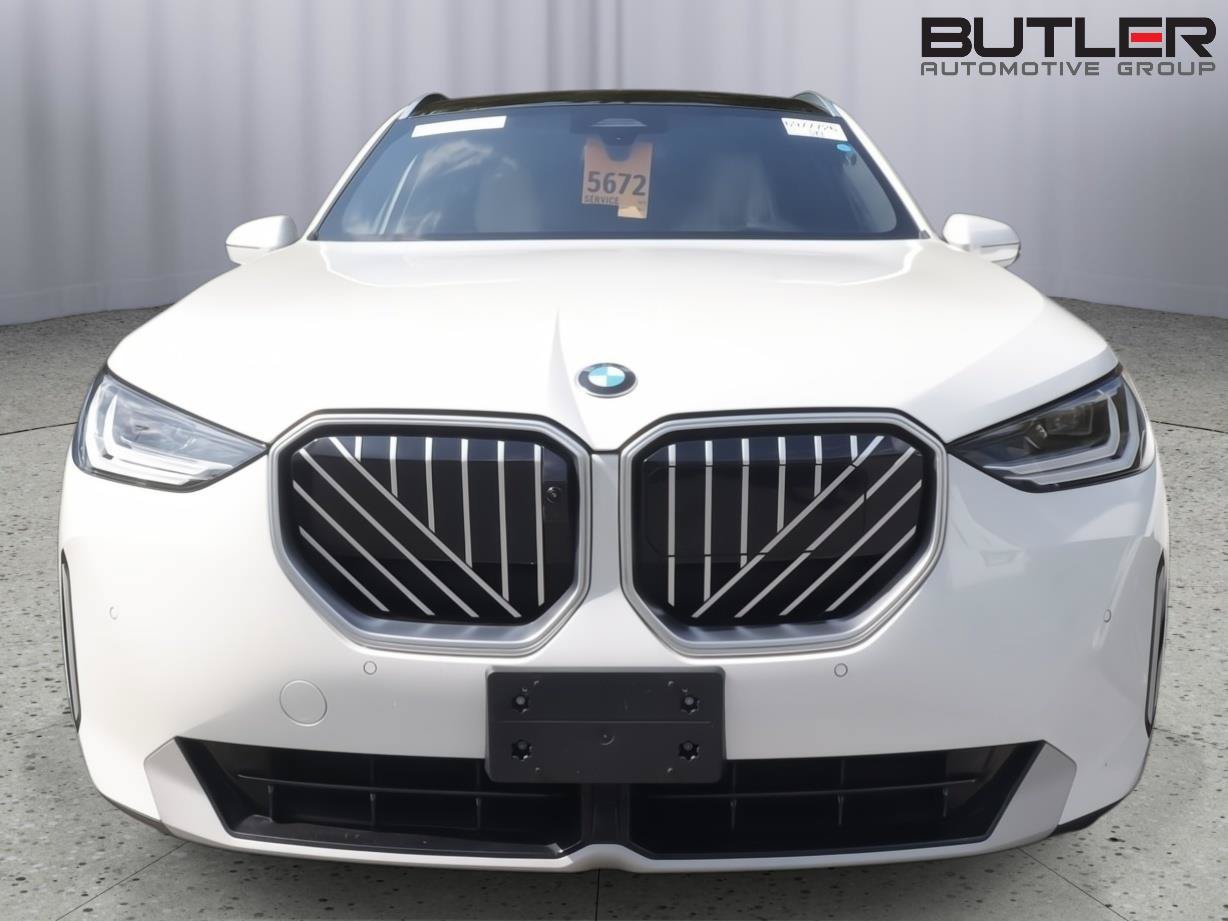 Used 2025 BMW X3 xDrive30i AWD/4WD image 2