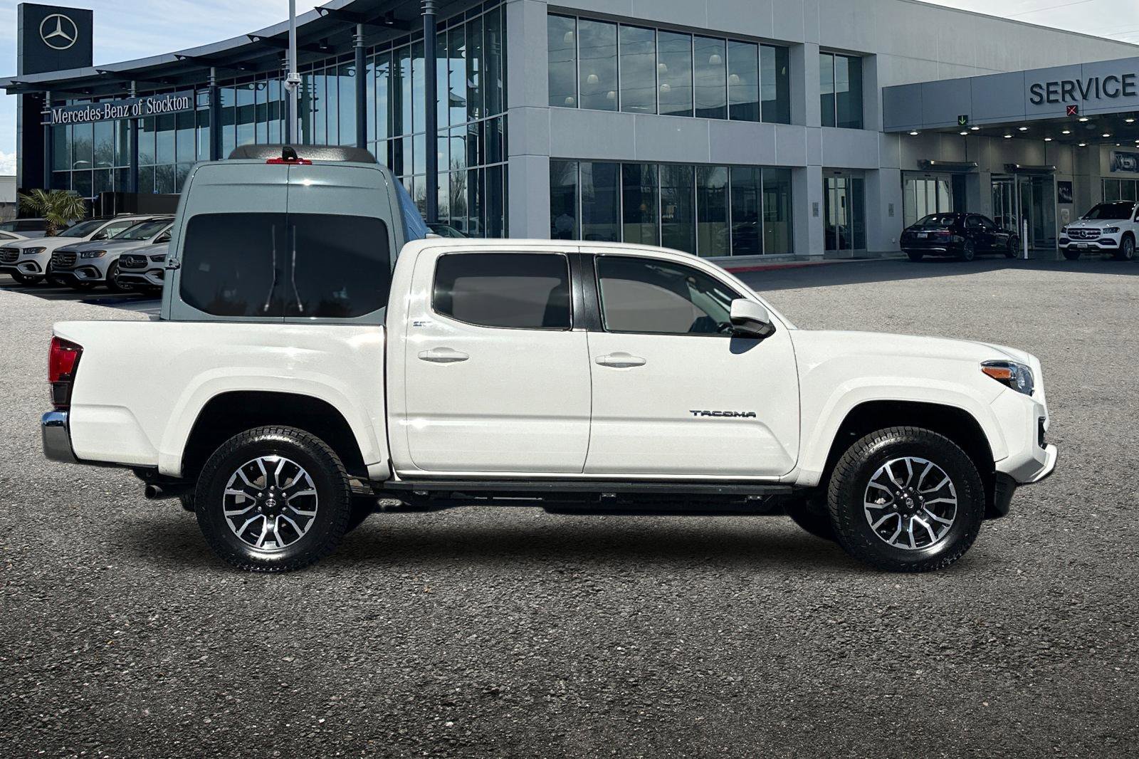 Used 2020 Toyota Tacoma SR5 image 3