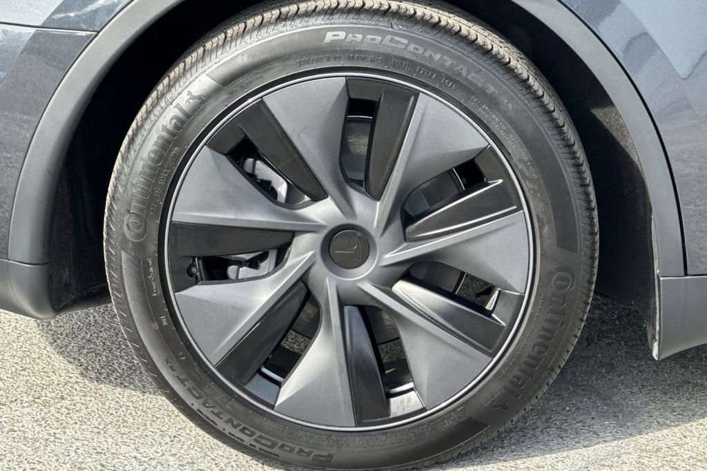 Used 2025 Tesla Model Y Long Range image 24