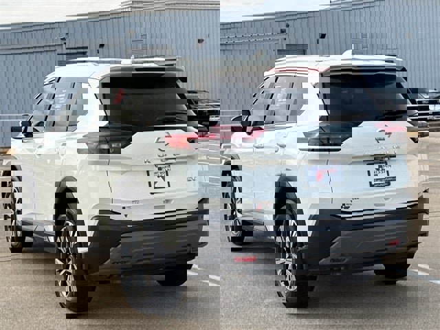 Used 2023 Nissan Rogue SV w/ SV Premium Package image 7