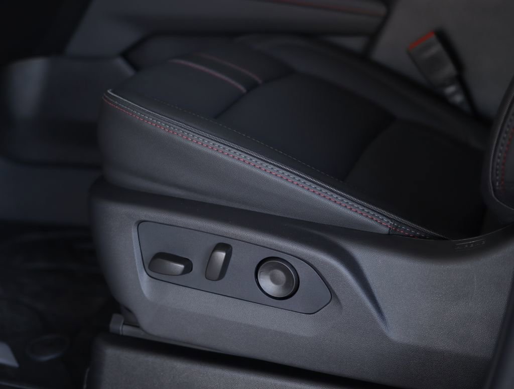 New 2026 Chevrolet Suburban RST w/ Comfort Package AWD/4WD image 23