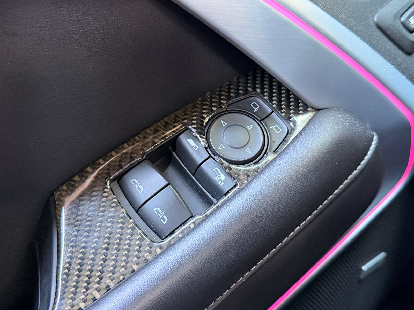 Used 2018 Chevrolet Camaro LT RWD image 16