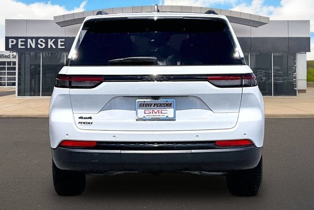 Used 2024 Jeep Grand Cherokee Altitude AWD/4WD image 4