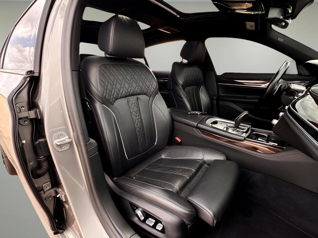 Used 2022 BMW 750i xDrive w/ M Sport Package AWD/4WD image 23