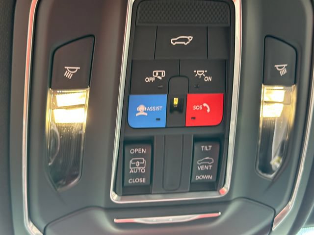 New 2027 Jeep Grand Cherokee Altitude AWD/4WD image 34