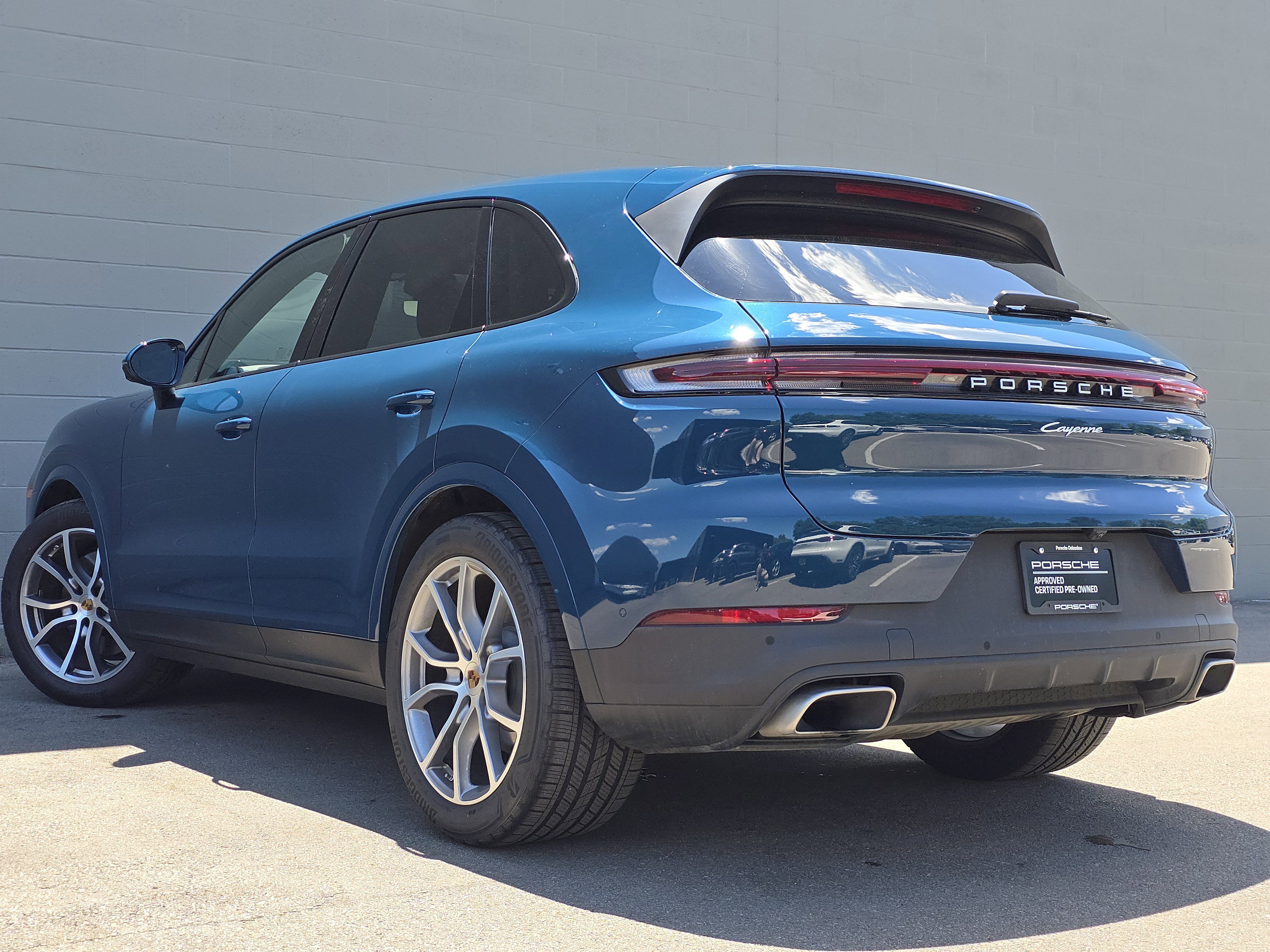 Certified 2025 Porsche Cayenne image 3