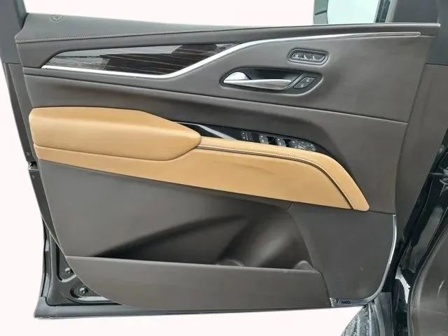 Used 2021 Cadillac Escalade ESV Premium Luxury w/ Heavy-Duty Trailer Package image 11