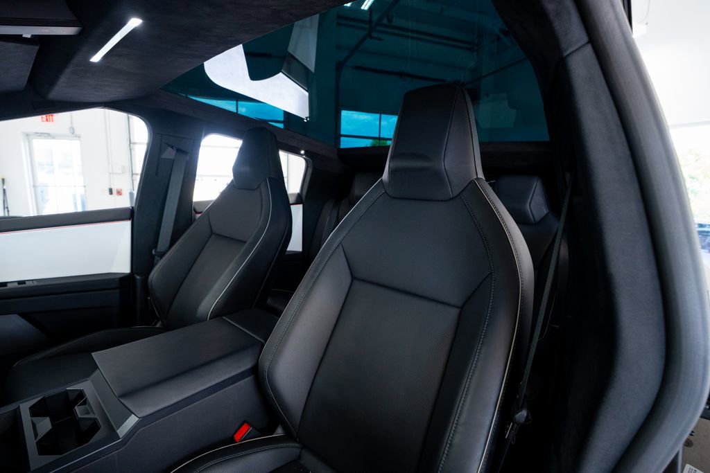 Used 2024 Tesla Cybertruck AWD Crew Cab image 21