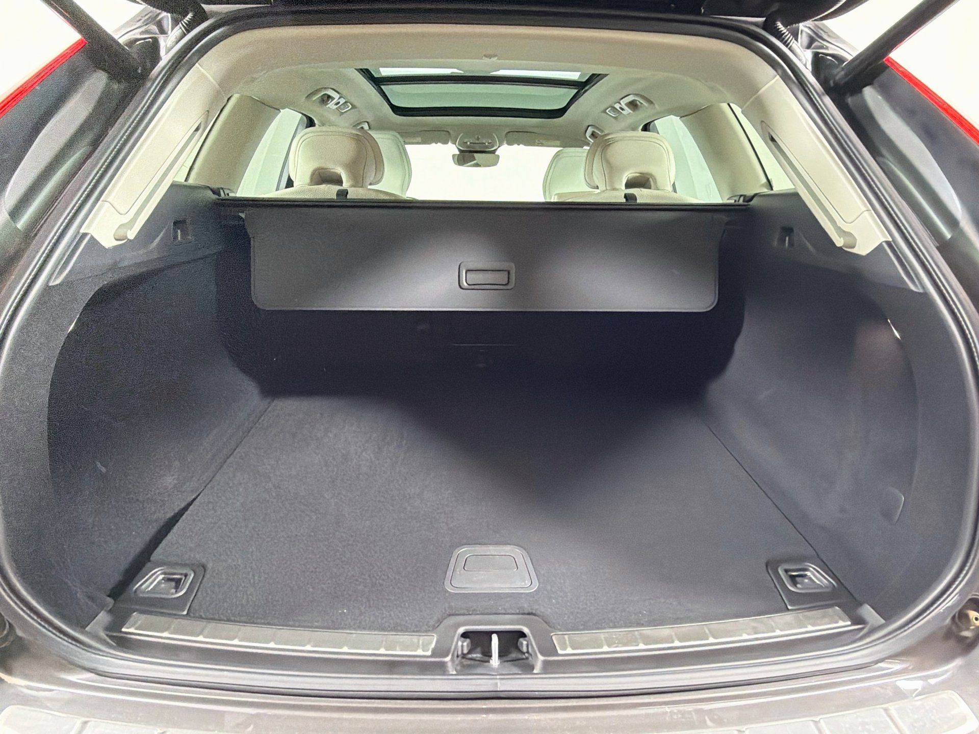 Certified 2023 Volvo XC60 B5 Plus w/ Protection Package Premier FWD image 25