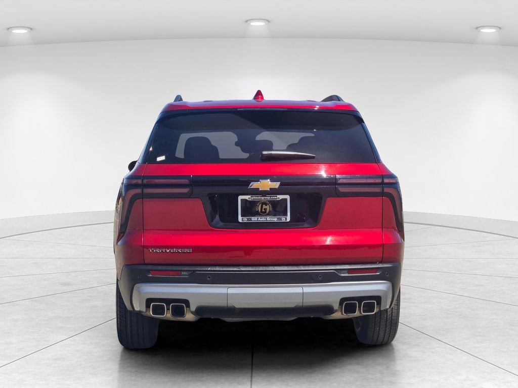 Used 2026 Chevrolet Traverse LT FWD image 4